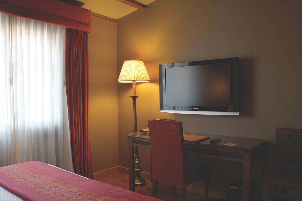 Gran Hotel Los Abetos Santiago de Compostela Exterior photo